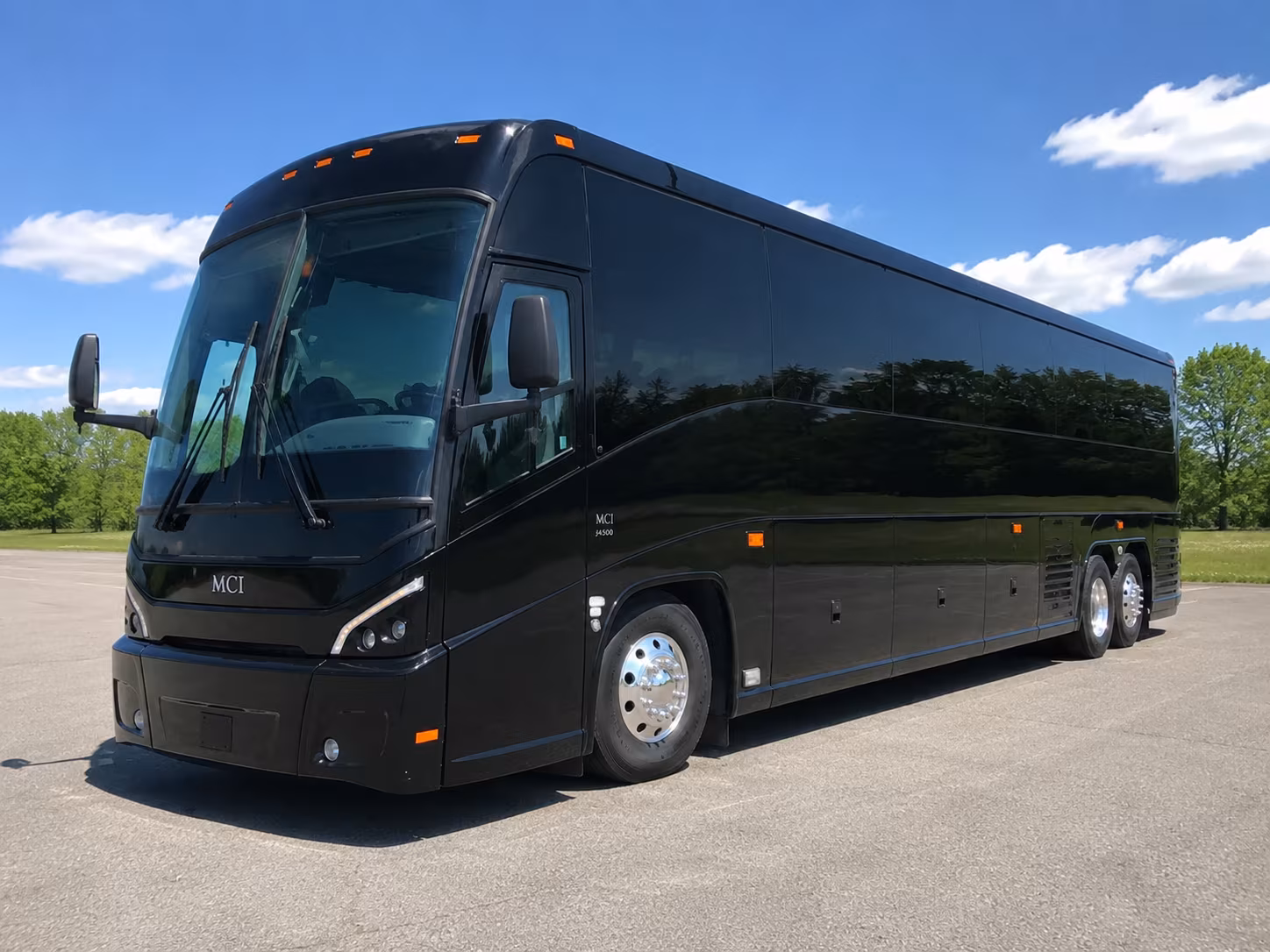 shuttle guests between hotel blocks and waterford s lake venues with ease